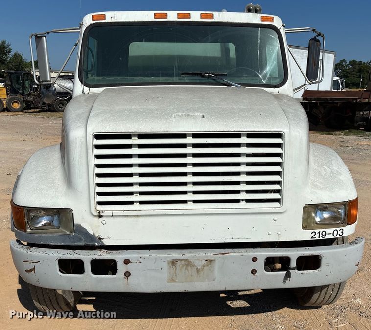 image for item ED2199 1995 International 4700 flatbed truck