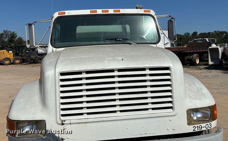 image for item ED2199 1995 International 4700 flatbed truck