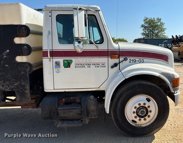 image for item ED2199 1995 International 4700 flatbed truck