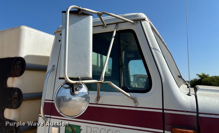 image for item ED2199 1995 International 4700 flatbed truck