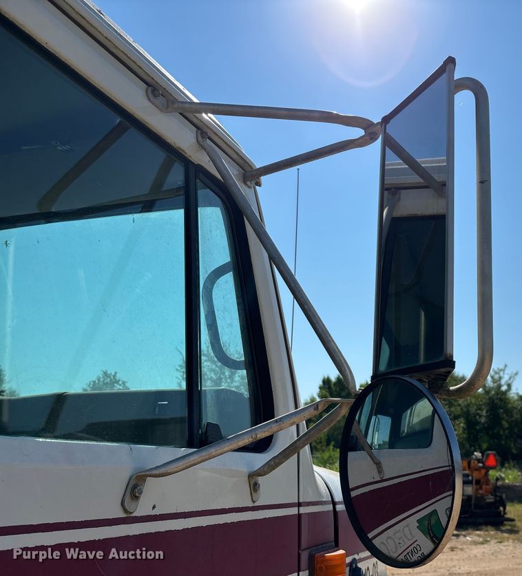 image for item ED2199 1995 International 4700 flatbed truck