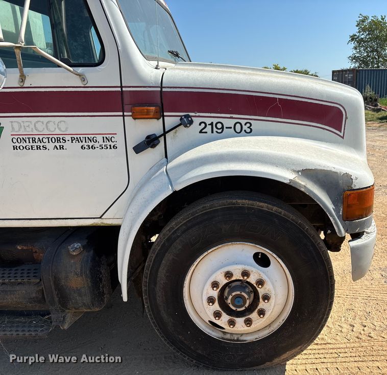 image for item ED2199 1995 International 4700 flatbed truck