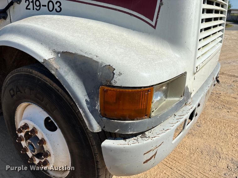 image for item ED2199 1995 International 4700 flatbed truck