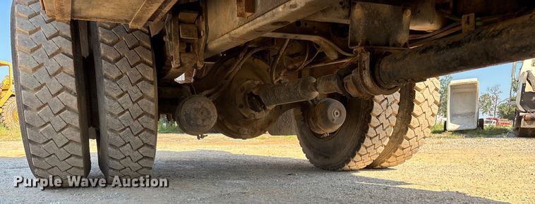 image for item ED2199 1995 International 4700 flatbed truck