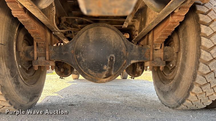 image for item ED2199 1995 International 4700 flatbed truck