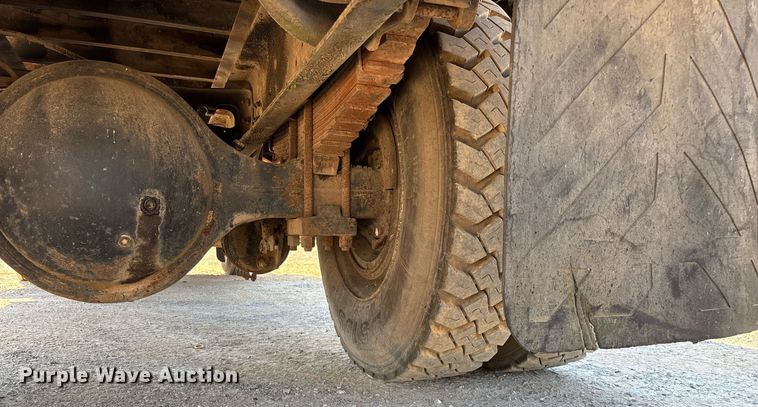 image for item ED2199 1995 International 4700 flatbed truck