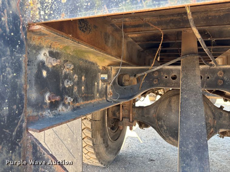 image for item ED2199 1995 International 4700 flatbed truck