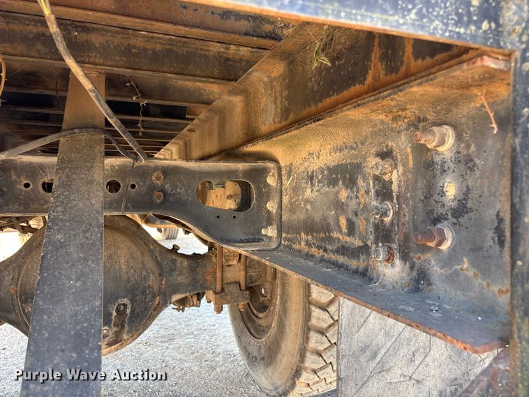 image for item ED2199 1995 International 4700 flatbed truck