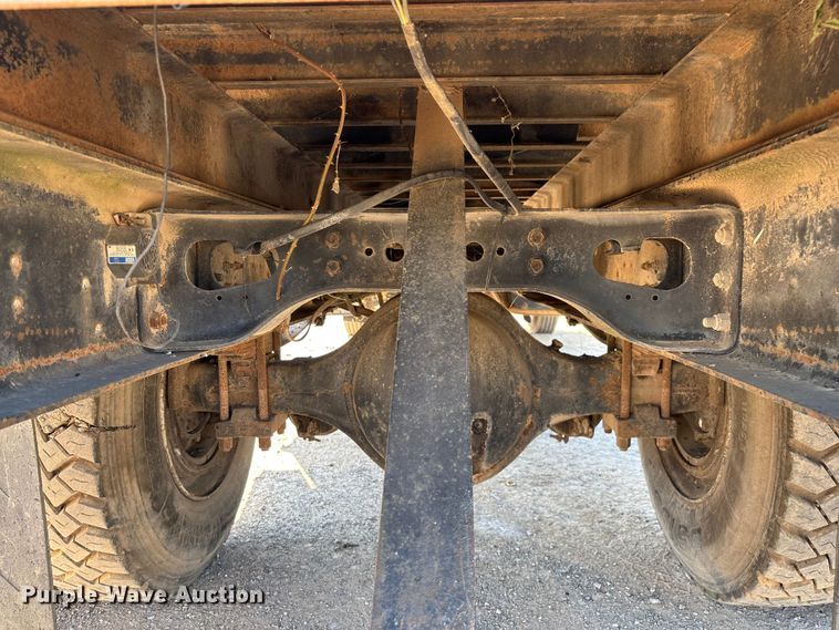 image for item ED2199 1995 International 4700 flatbed truck