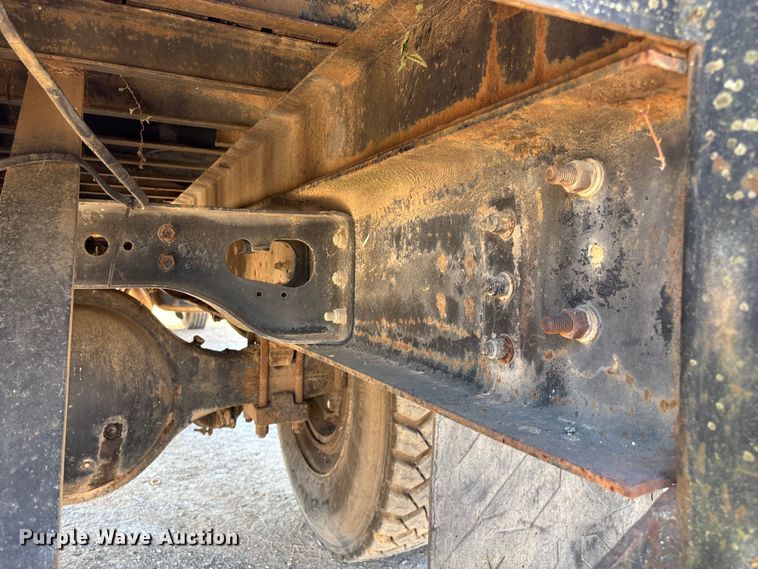 image for item ED2199 1995 International 4700 flatbed truck