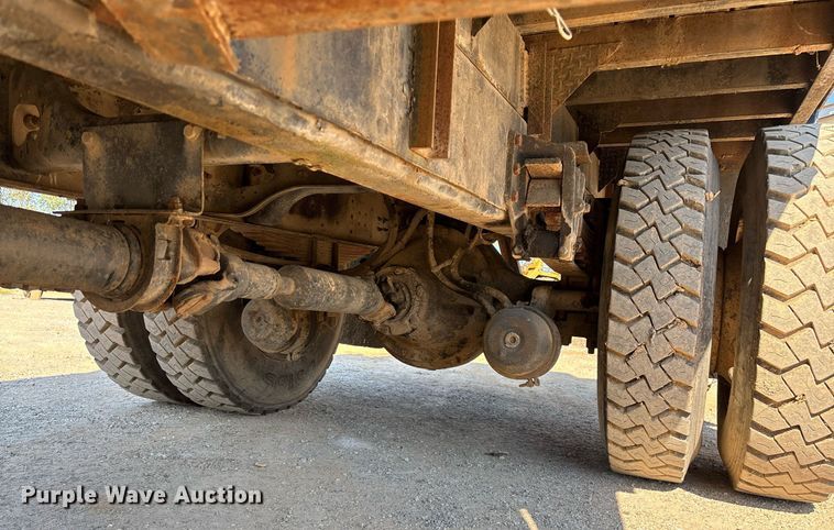 image for item ED2199 1995 International 4700 flatbed truck