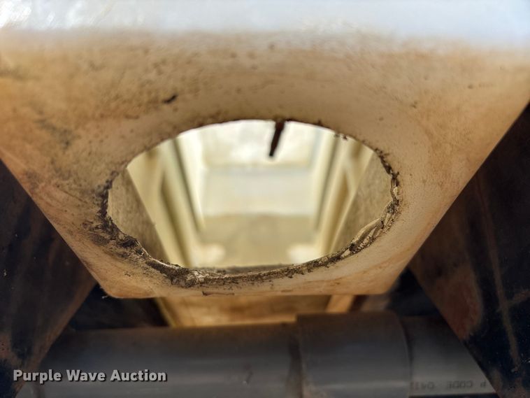 image for item ED2199 1995 International 4700 flatbed truck