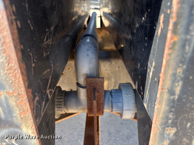 image for item ED2199 1995 International 4700 flatbed truck