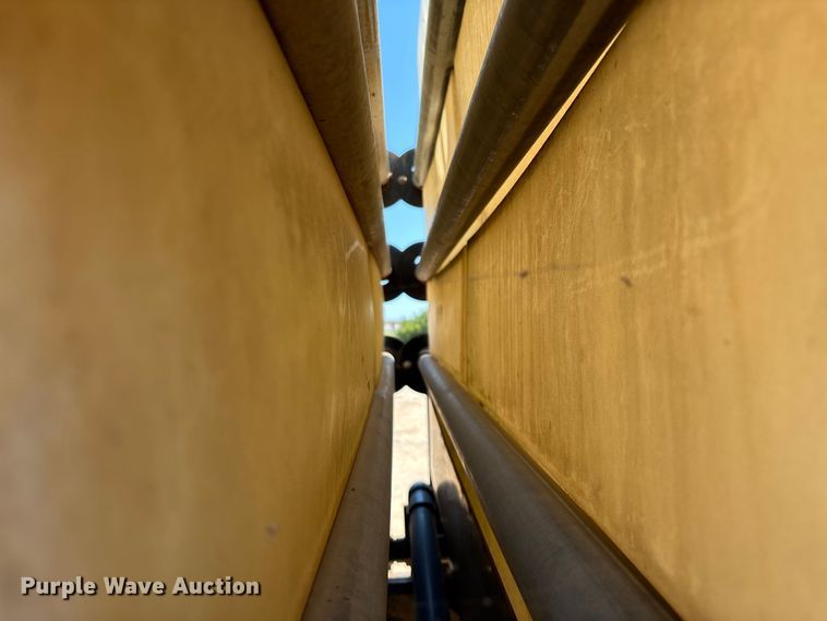 image for item ED2199 1995 International 4700 flatbed truck