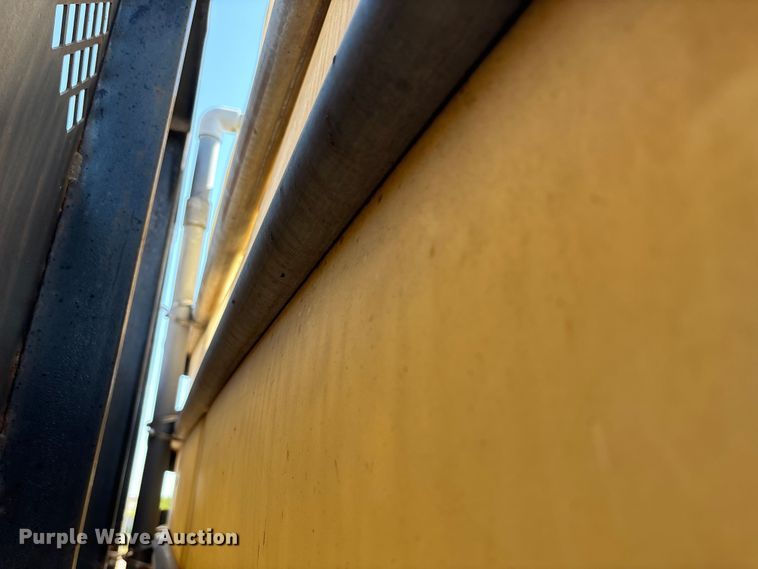 image for item ED2199 1995 International 4700 flatbed truck