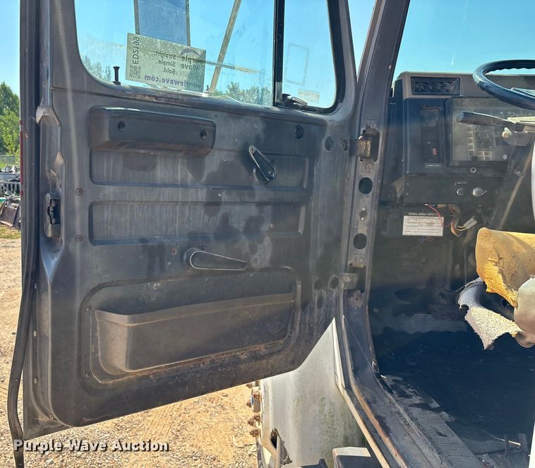 image for item ED2199 1995 International 4700 flatbed truck