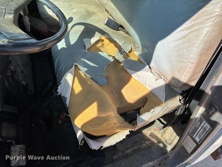 image for item ED2199 1995 International 4700 flatbed truck