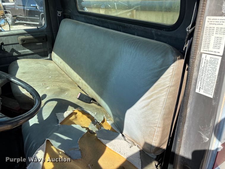 image for item ED2199 1995 International 4700 flatbed truck