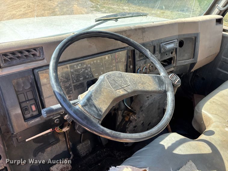 image for item ED2199 1995 International 4700 flatbed truck