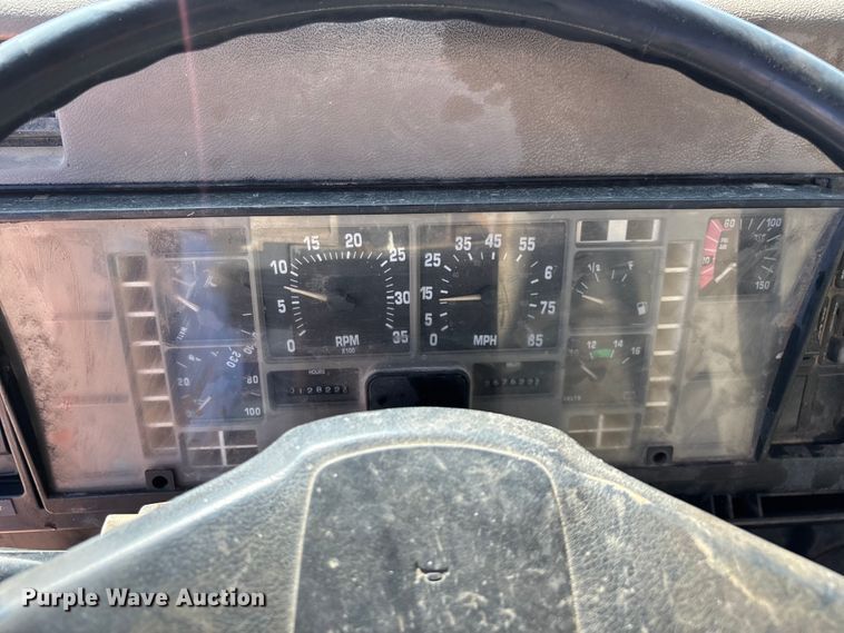 image for item ED2199 1995 International 4700 flatbed truck