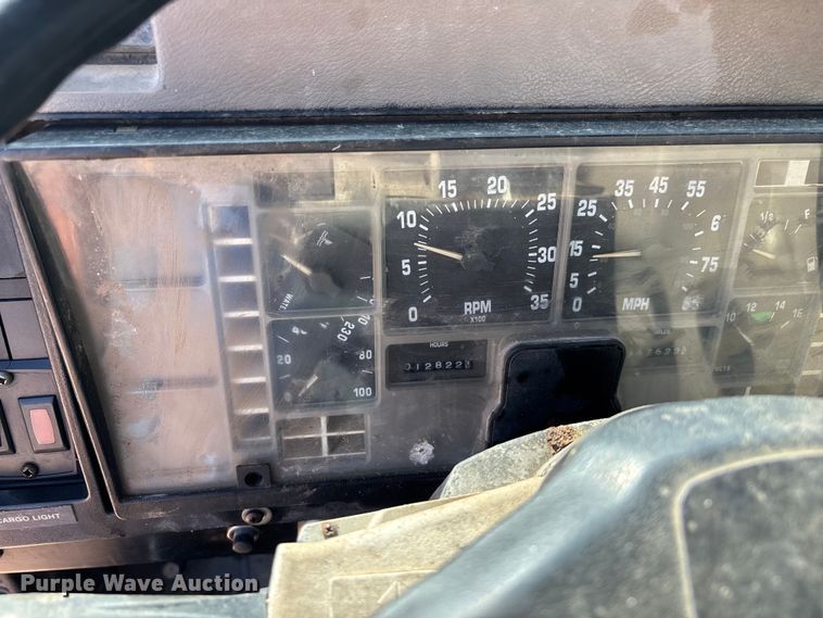 image for item ED2199 1995 International 4700 flatbed truck