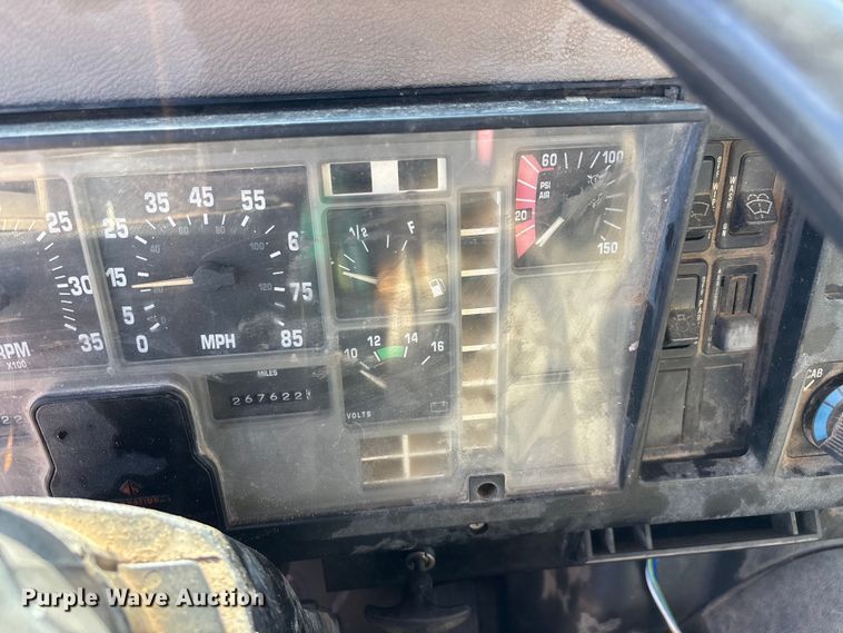 image for item ED2199 1995 International 4700 flatbed truck