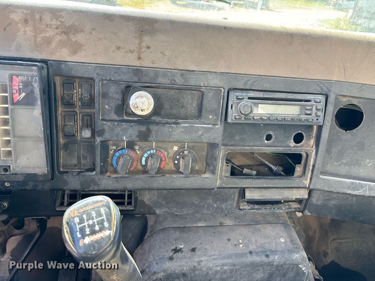 image for item ED2199 1995 International 4700 flatbed truck