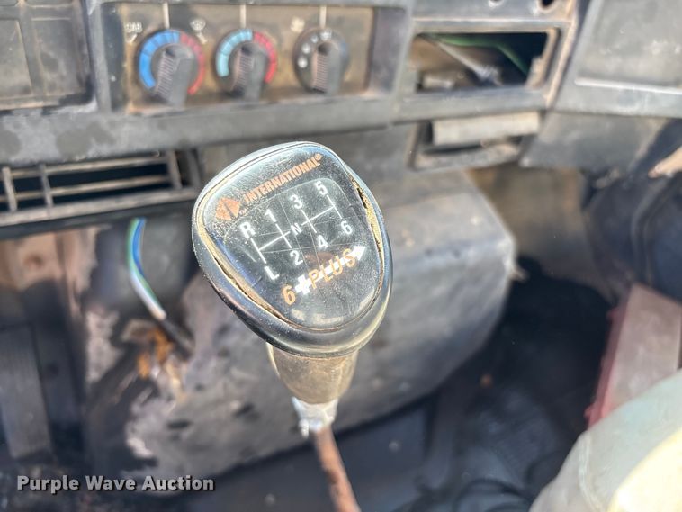 image for item ED2199 1995 International 4700 flatbed truck