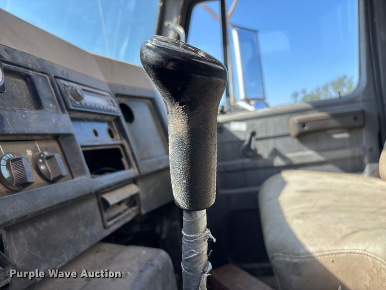 image for item ED2199 1995 International 4700 flatbed truck