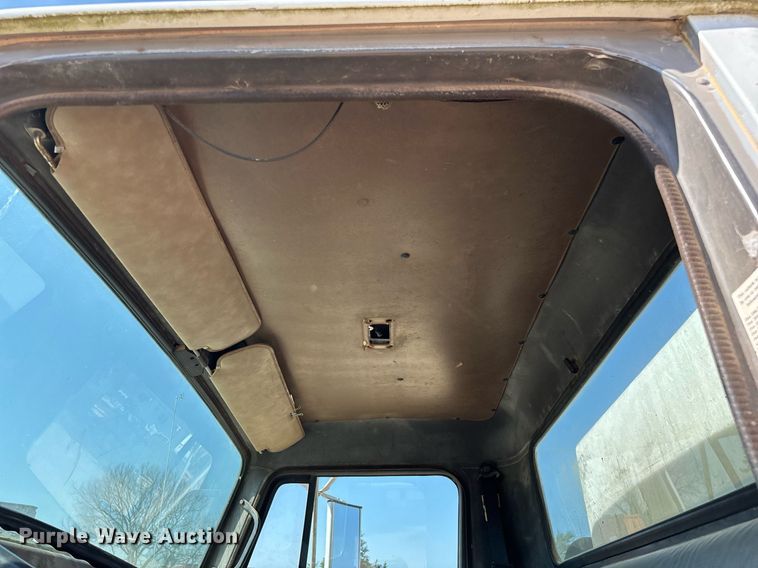 image for item ED2199 1995 International 4700 flatbed truck