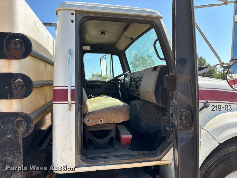 image for item ED2199 1995 International 4700 flatbed truck