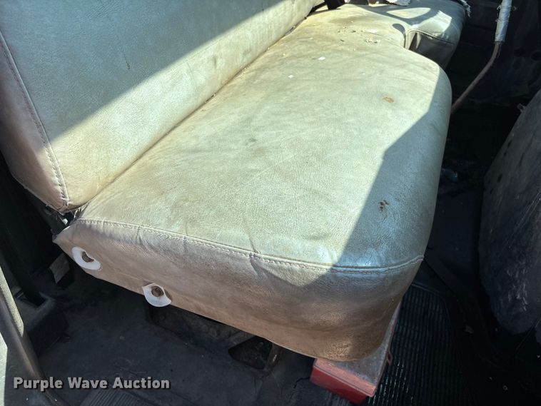 image for item ED2199 1995 International 4700 flatbed truck