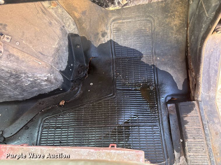 image for item ED2199 1995 International 4700 flatbed truck