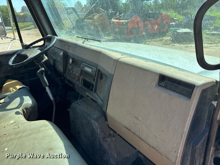 image for item ED2199 1995 International 4700 flatbed truck