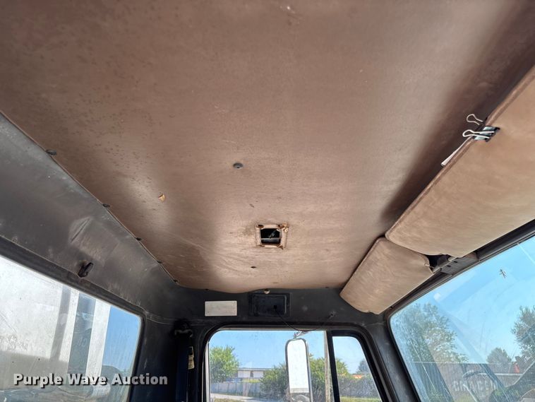 image for item ED2199 1995 International 4700 flatbed truck