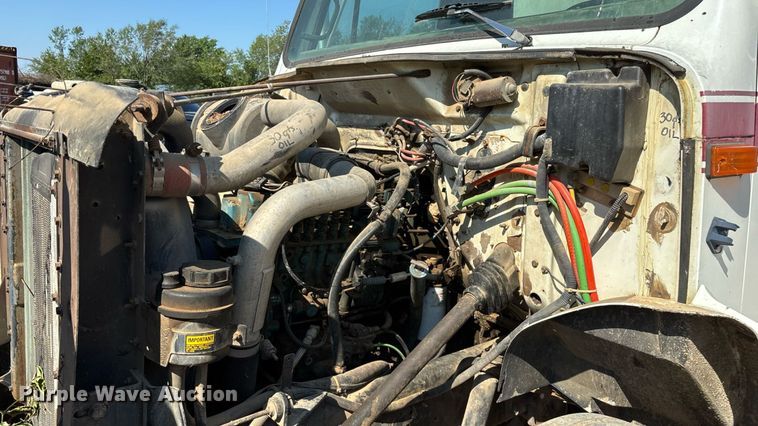 image for item ED2199 1995 International 4700 flatbed truck