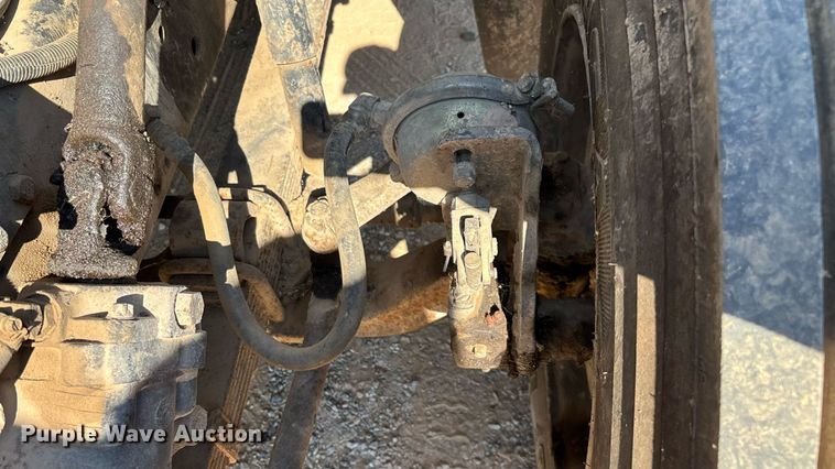 image for item ED2199 1995 International 4700 flatbed truck