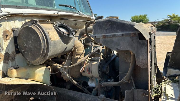 image for item ED2199 1995 International 4700 flatbed truck