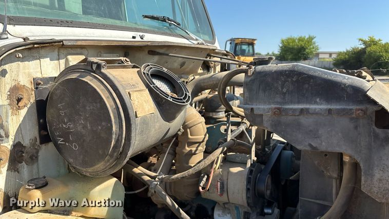 image for item ED2199 1995 International 4700 flatbed truck