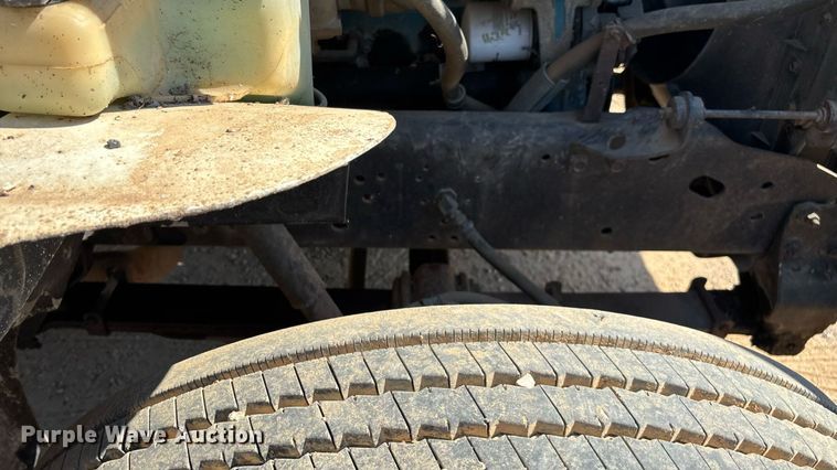 image for item ED2199 1995 International 4700 flatbed truck