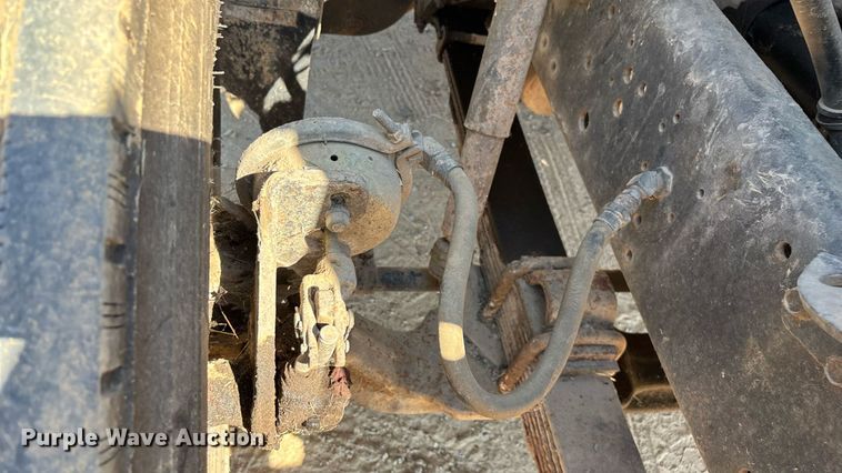 image for item ED2199 1995 International 4700 flatbed truck