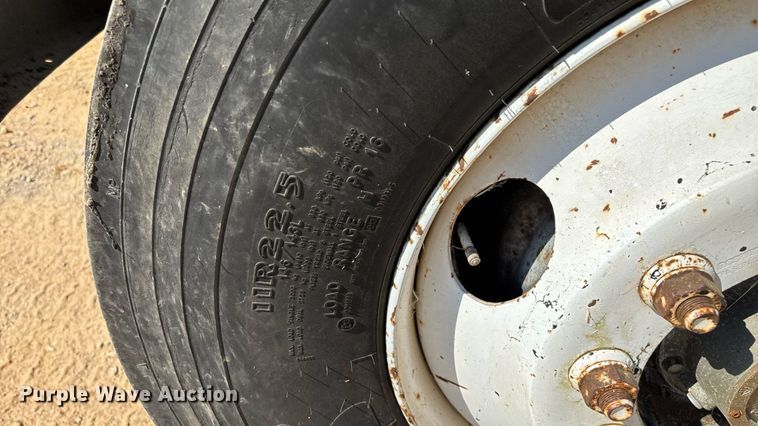 image for item ED2199 1995 International 4700 flatbed truck