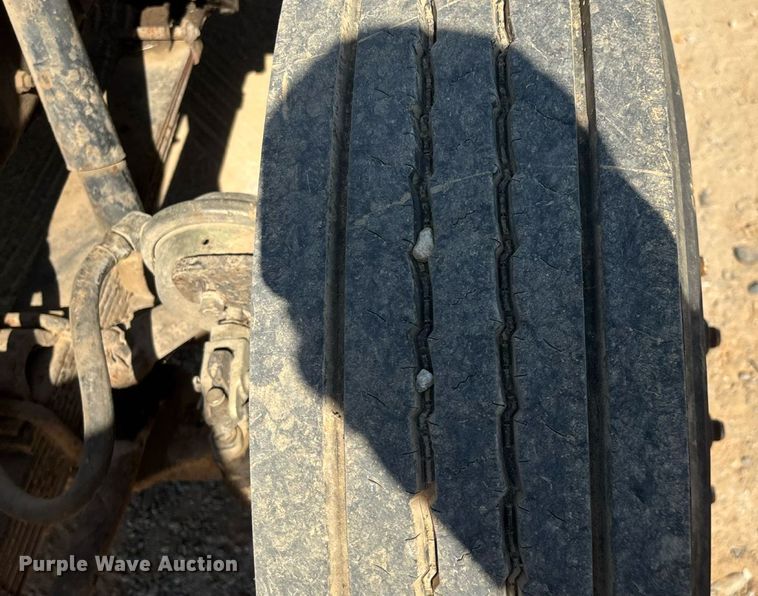 image for item ED2199 1995 International 4700 flatbed truck