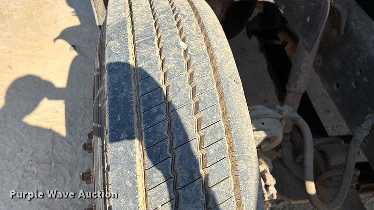 image for item ED2199 1995 International 4700 flatbed truck