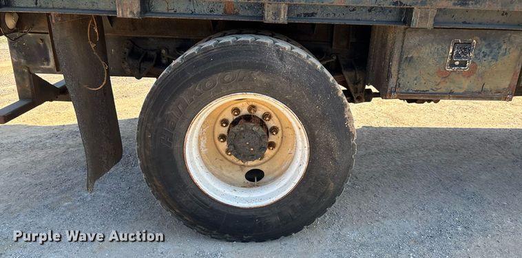 image for item ED2199 1995 International 4700 flatbed truck