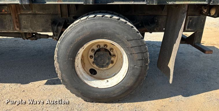 image for item ED2199 1995 International 4700 flatbed truck