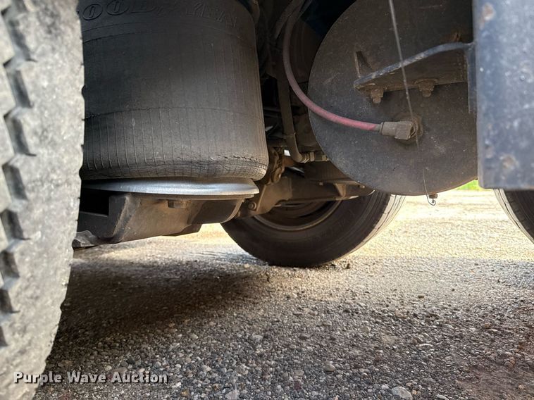 image for item ED5760 2004 Eager Beaver 350SL/GS lowboy equipment trailer