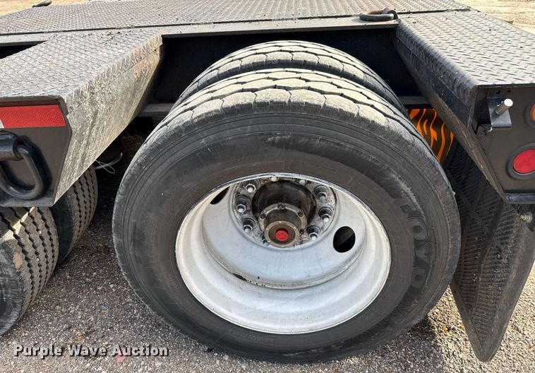 image for item ED5760 2004 Eager Beaver 350SL/GS lowboy equipment trailer