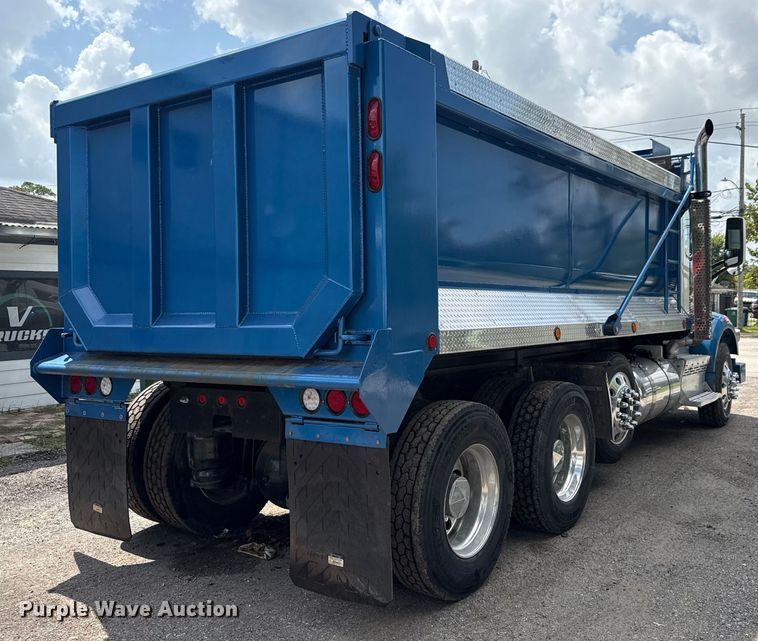 image for item ED5818 2019 Peterbilt 567 dump truck