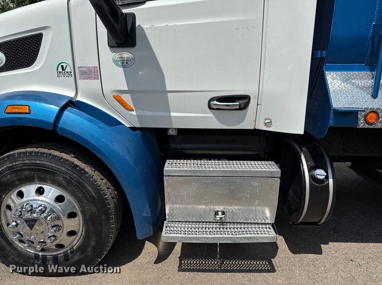 image for item ED5818 2019 Peterbilt 567 dump truck
